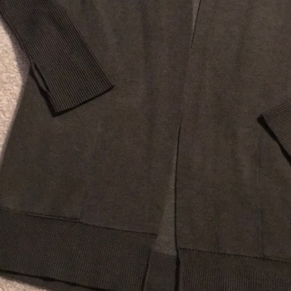 Beautiful Lululemon Green cardigan - Picture 2 of 8